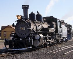 A sunny Monday morning finds 463 in the lead with 487 and twelve cars (3 freight, 9 passenger) behind