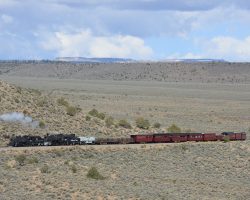 Our first run-by of the day is at milepost 289, where the line really starts climbing up the side of the mesa. This is about 2.5 miles below Lava tank.