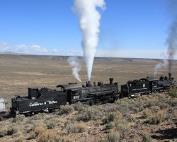 Even though 463 was the star of the show, 487's crew had her running hot and ready at a moment's notice. She'd pop the safety every now and then, such as when they stopped to pick up the photo line.