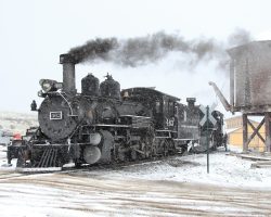 I decided to forego standing in the lunch line to go shoot this rather interesting opportunity. Still, I won't complain. How many times can you shoot a double-headed eastbound at Osier, and of those times, how many have seen it in the snow?