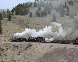 While I promised to restrict myself on shooting the head end around curves, the lack of run-bys was challenging me on getting enough shots to put this together. So here's another "around the curve" shot at Long Creek (milepost 321)
