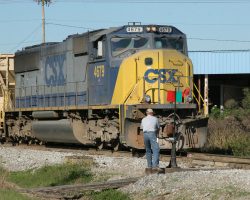 CSX SD70M 4679 stops at the yard end of the Mulberry, FL, wye to allow the crew to line themselves westward towards Nichols.
