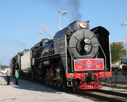 Arriving in Rock Island in the late afternoon on Thursday, I found the two Chinese steamers sitting downtown Rock Island, along with a huge turnout of onlookers
