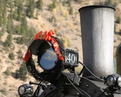 Every unit bore a black wreath bearing its number and a ribbon "1973-2004", marking the GLR's 30 years of continuous success on this somber last day