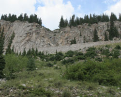 Around the bend, we get a pretty good look at the Palisades retaining wall from far below.