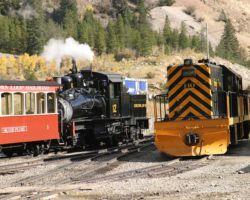 #12 leads the first train east to Devil's Gate just after 1005h