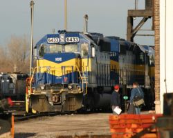 In the late afternoon hours of 30-Dec-2003, one of the crewmen prepares for another trip on 6433.