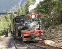 Pulling #14 off the east end to run around the train for the uphill movement