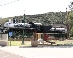 Saturday afternoon was spent following the Arizona Eastern from Safford to Miami. Oddly enough, this was the first thing I saw - a sign of the line's SP heritage in a Globe, AZ, park.