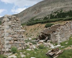 The most imposing structure up here used to be the enginehouse, entirely made of stone and large enough to hold an indoor turntable and water tank. Unfortunately, the structure burned in 1906 and was never rebuilt. This is what's left of the west wall.