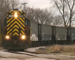 IAIS 468 returns from the spur with four empty volcanic scoria cars