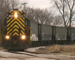 IAIS 468 returns from the spur with four empty volcanic scoria cars