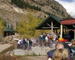 See, I told you these trains were packed - here's the crowd waiting at Devils Gate to get on after I get off