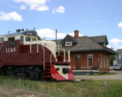 BN sold the line in 1980 after it was apparent no more mining traffic would come. Today the isolate branch survives, not hauling ore, but tourists.