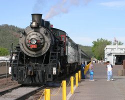 Four months later, the Memorial Day weekend marks the beginning of the steam season. GCRY 29 heads up the Sunday, 29-May-2005 train at Williams