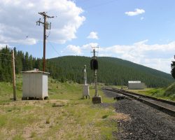 Looking back at the point-end control signal, formerly double-headed. I guess they couldn't get the lower head off...