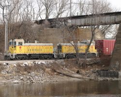 Switching under the IAIS bridge, just before departure.