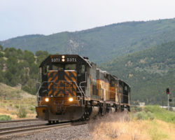 At MP 669.6, nearing Narrows, we see the set again