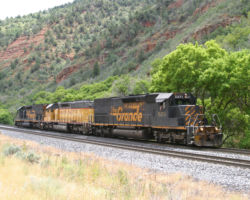 Once I found a semi-sane place to pull over, I finally got a shot in the Red Narrows