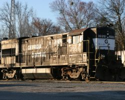The units are set up to run long hood first, but note the horns located on each end of the unit. The U23Bs come in two main variants - early order units, which have AAR Type B trucks (possibly off traded-in RS3s) and later units, which have the GE FB2 trucks.