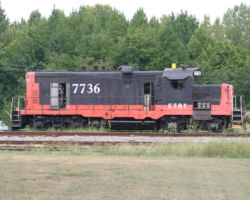 They LRWN is not completely Alco-powered, however. They also have this former Eastern Tennessee GP8, ETRY/LRWN 7736.