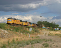 The last catch for Sunday, 7-Aug-2005, is this UP manifest, lead by 4580, coming through Maxwell