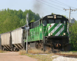 WTNN 5537 south passes over Hwy 104 in Trenton