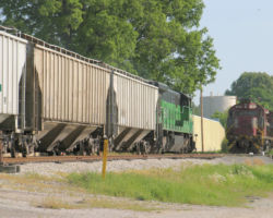 5537 passes its predecessors, RSD12s WTNN 1852 and 1853