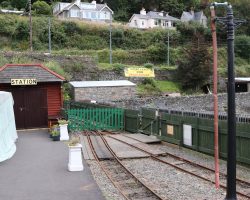 In the 1870s, a new set of ore bunkers (called "teams" by the locals) was built on the west side, perpendicular to the old set. The railway was extended along that side to dump ore, and today it serves as the station grounds.