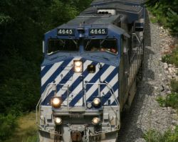 4645 leads the southbound PGNV just south of Creekside, after meeting the 4609 north.