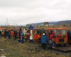 Okay, intermission's over, everyone back to the cars...