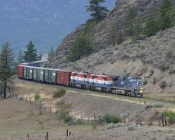 The southbound PGNV rounds the corner at Pavilion, lead by 4654.