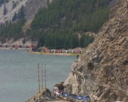 Another shot of 4653 along the lake, this time with a brief hint of sunlight.