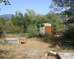 Parts from a less-fortunate RS18 sit around behind the Squamish yards.