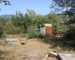 Parts from a less-fortunate RS18 sit around behind the Squamish yards.