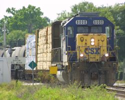 CSXT 8000 switches the Bartow yard, swapping out tank cars before continuing down the line.
