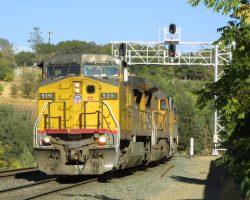With the Z train now out in front and well on its way, 9391 starts down through Newcastle and towards Roseville again.