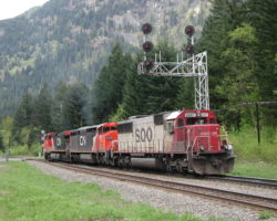 An eastbound stops to fetch some left-behind autoracks.