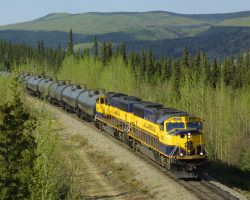4005 rolls into Healy with a southbound oil train.