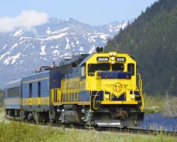 A final look at 3009 South before it diverges onto the Whittier branch.