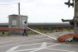 While photographing the cane job approaching Bryant Yard, I heard squeeling and turned around just in time to see a minivan clobber the gate. The crew got out to remove it from the track and flag the crossing.